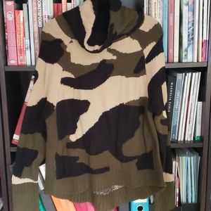 Abstract Camo Sweater with high neck